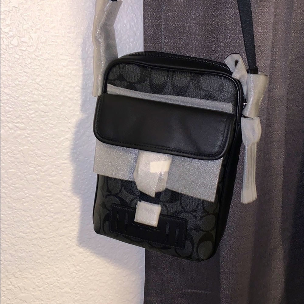 NEWCoach men’s crossbody